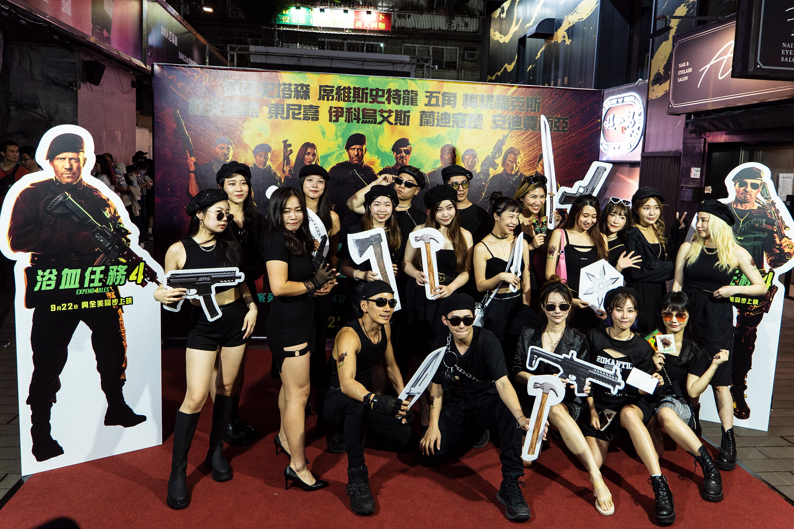 《浴血任務4》空降全台票房冠軍！首映會近千人擠爆影城 浴血幫西門町大集結